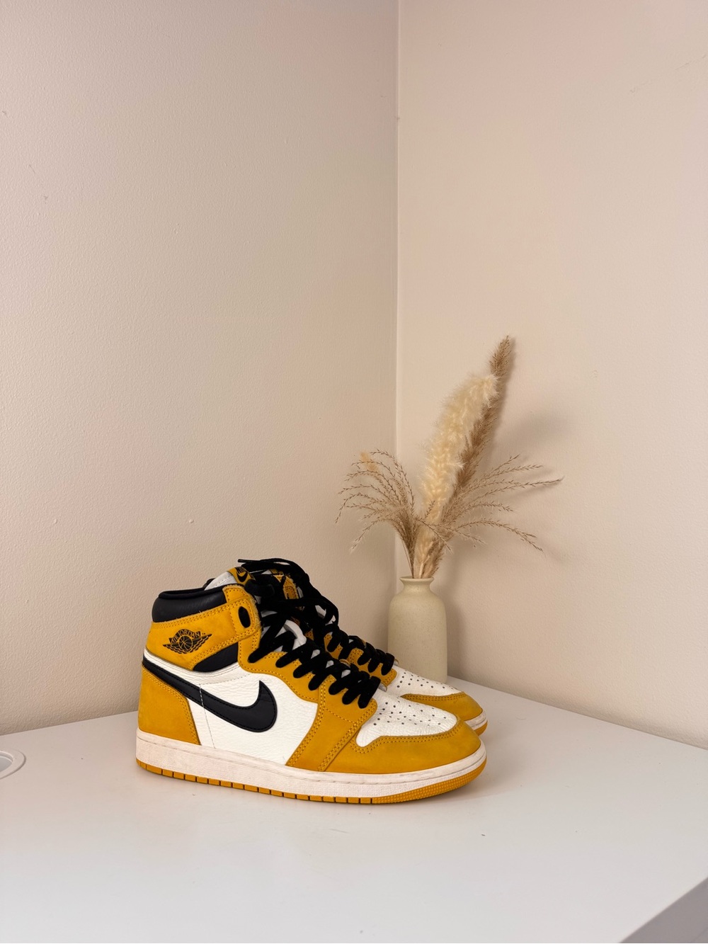 Nike Air Jordan 1 High Pollen – Men’s US 8.5 / EU 42